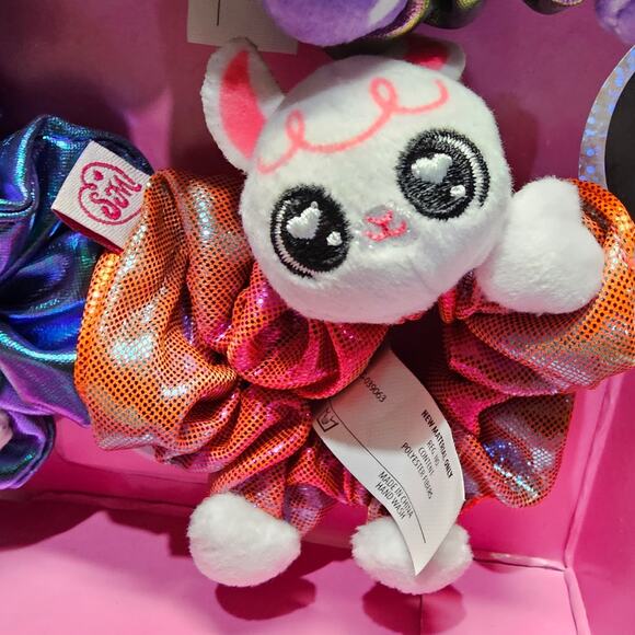 New ScrunchMiez 4 Pack Scrunchies Series 1 collectable Friends NWT - Picture 7 of 7